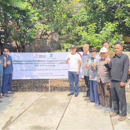 Sosialisasi Reaktor Sampah Berbasis AI & IoT serta Web Launching di Kelurahan Cangkuang Kulon