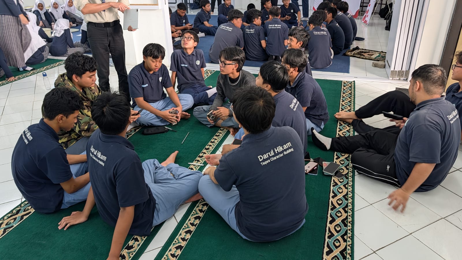 Dosen S1 Administrasi Bisnis Telkom University Laksanakan Abdimas Untuk Tingkatkan Wawasan tentang AI kepada Siswa SMP-SMA